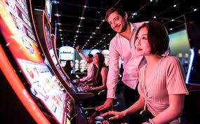 Ilustrasi perangkat gadget yang kompatibel untuk mengakses game sports dan casino online secara responsif